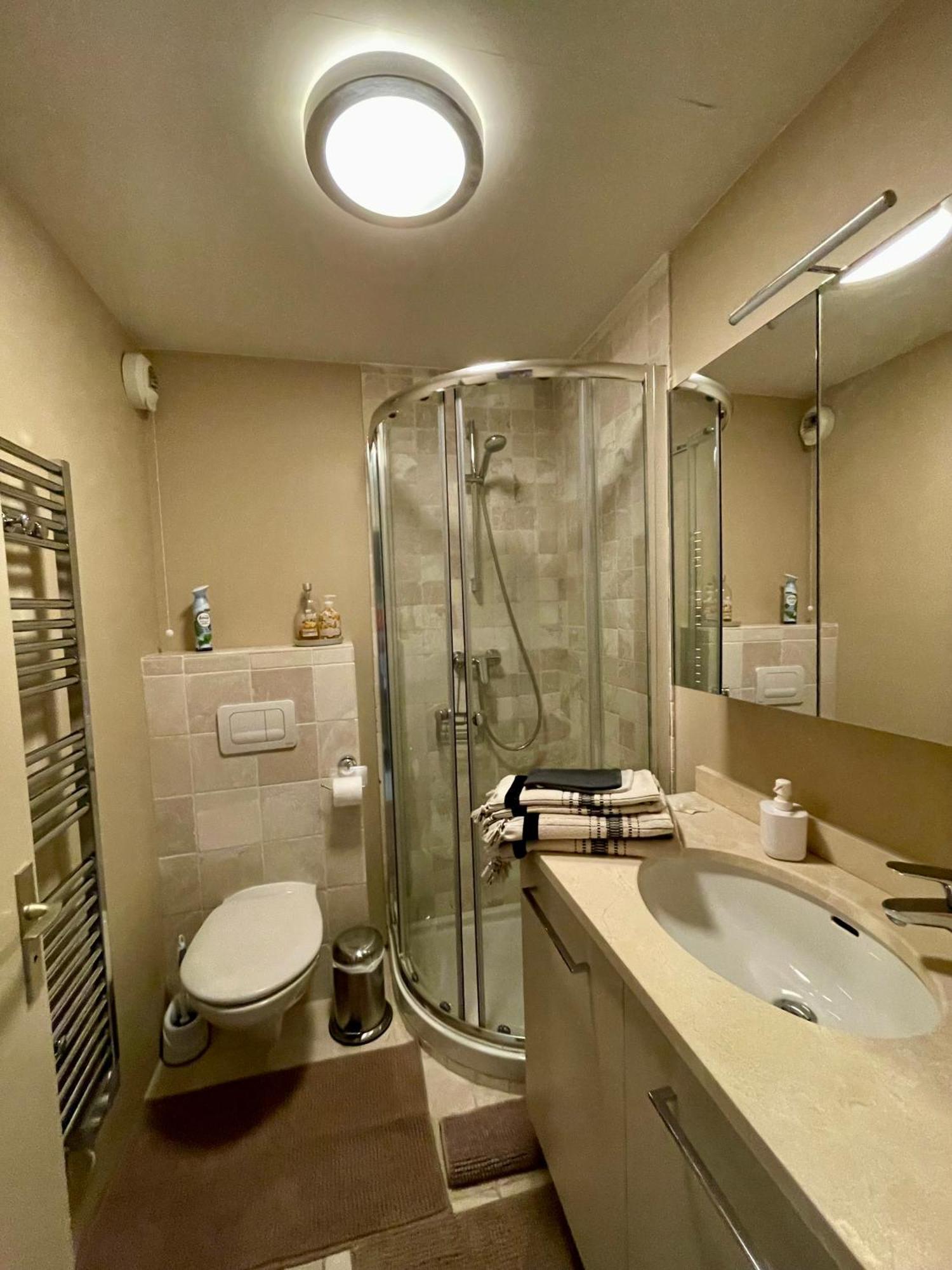 Superbe Appartement En Bord De Mer, Pres Du Centre Et Des Plages Menton Exterior photo