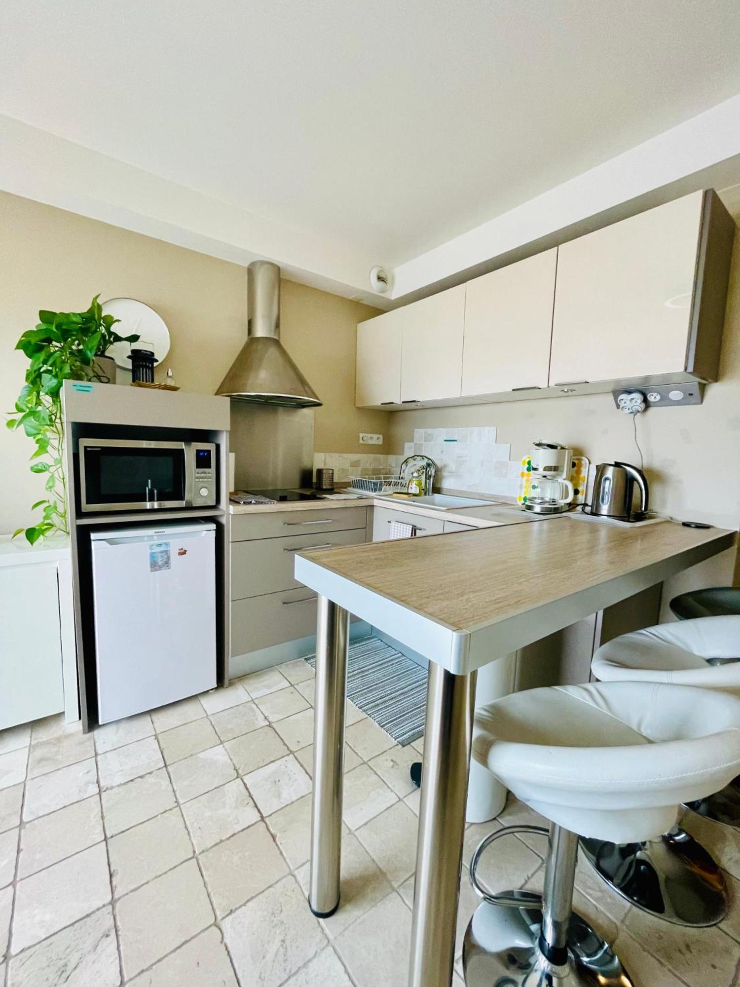 Superbe Appartement En Bord De Mer, Pres Du Centre Et Des Plages Menton Exterior photo